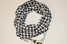 Baby/Toddler/Child infinity scarf, Houndstooth scarf, black and white Scarf, soft baby scarf, trendy baby scarf, baby/child/toddler scarf