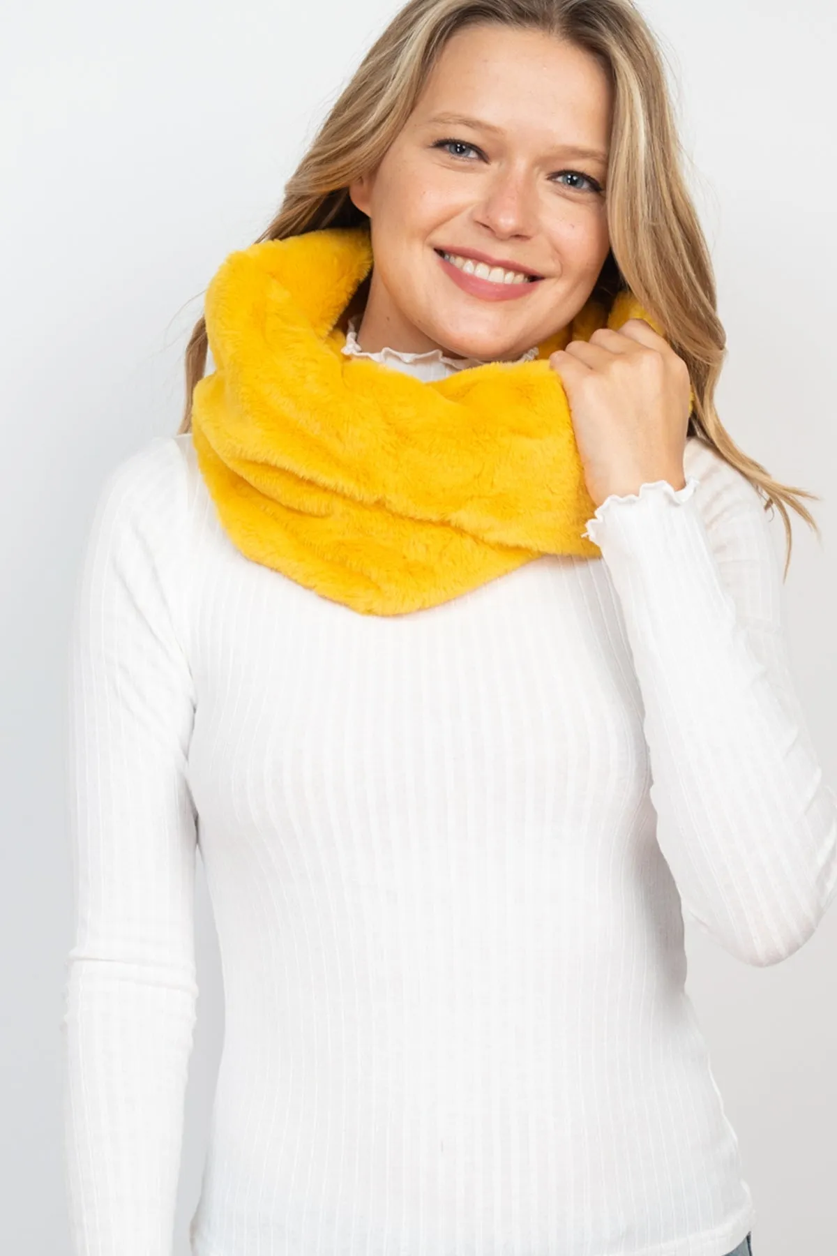 INFINITY SOFT FUR SCARF/6PCS (NOW $1.50 ONLY!)