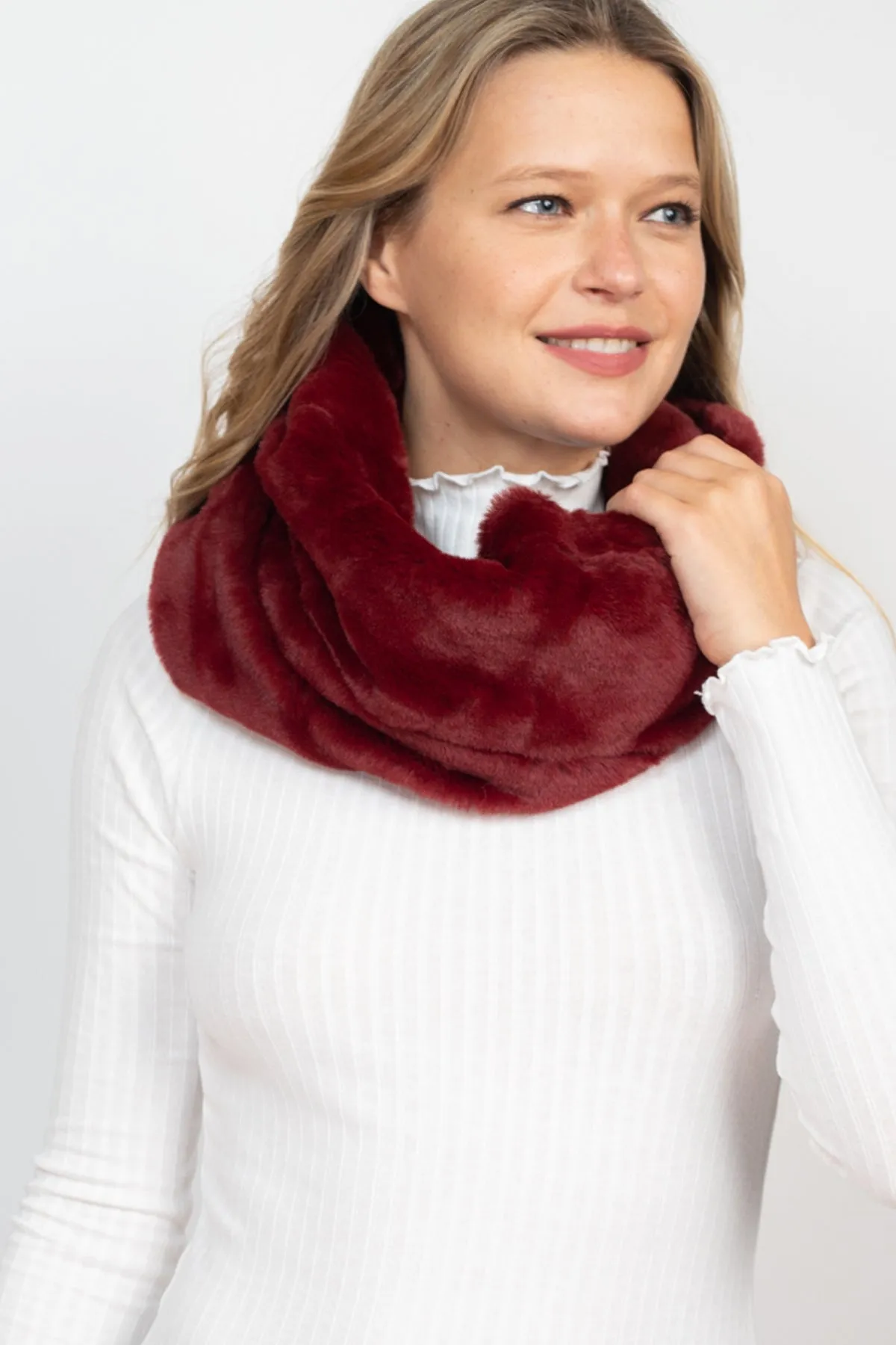 INFINITY SOFT FUR SCARF/6PCS (NOW $1.50 ONLY!)