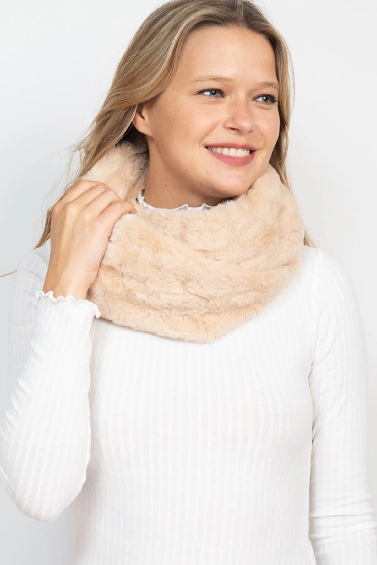 INFINITY SOFT FUR SCARF/6PCS (NOW $1.50 ONLY!)