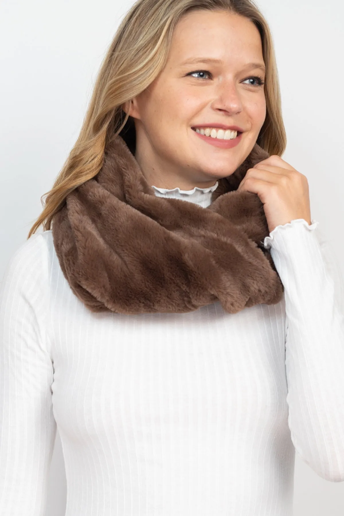 INFINITY SOFT FUR SCARF/6PCS (NOW $1.50 ONLY!)