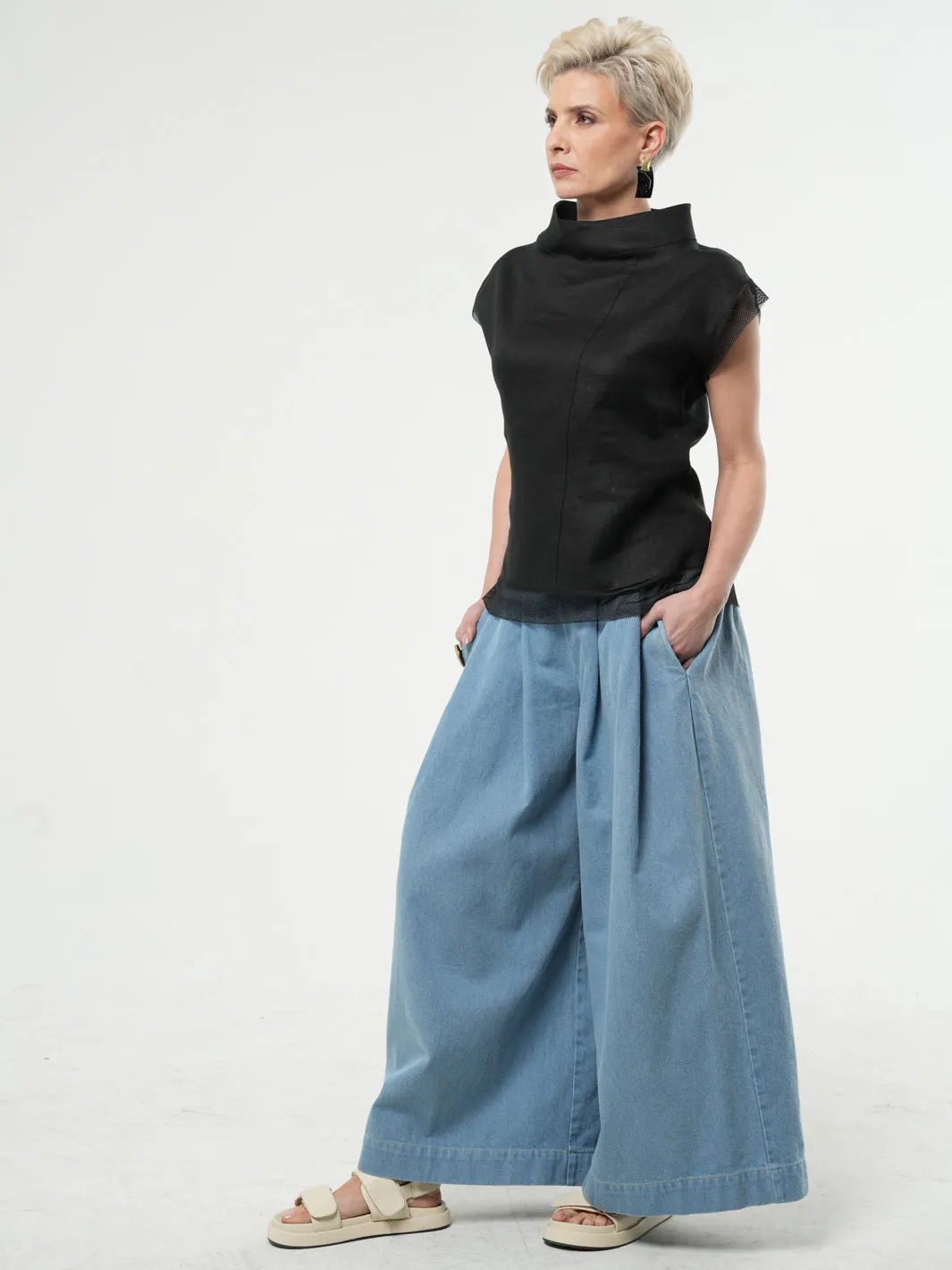 Turtleneck Linen Top In Black